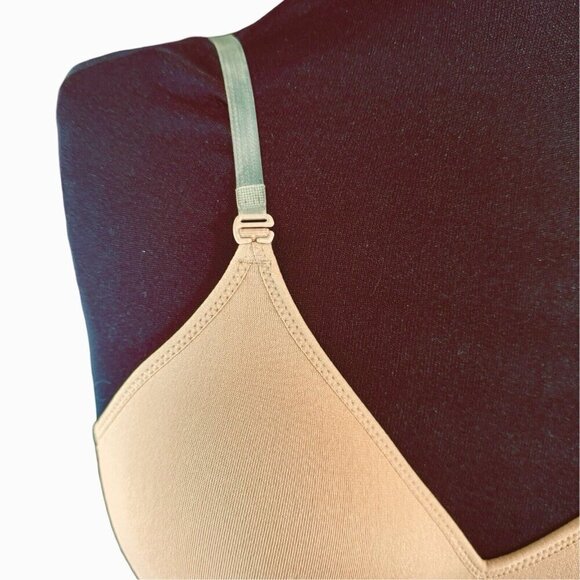 BALERA Seamless Dance Bra Medium Nude Soft Cups Invisible/Nude Straps Ballet NEW - Picture 7 of 15